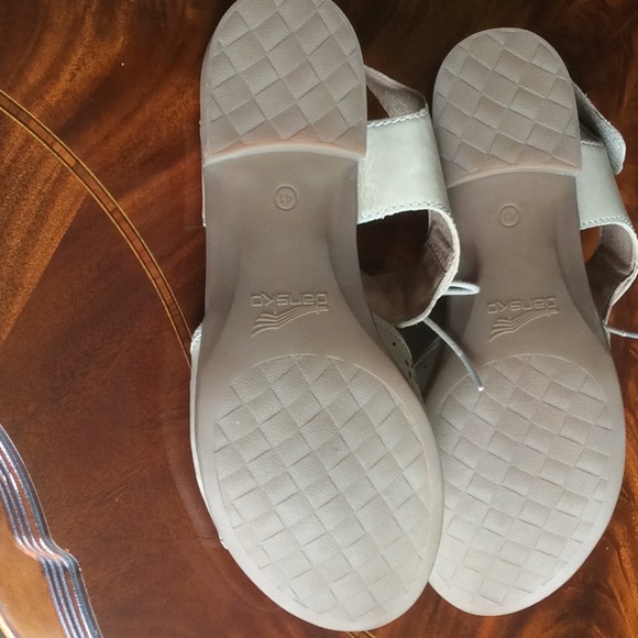 Shoes - Picture 7 of 8